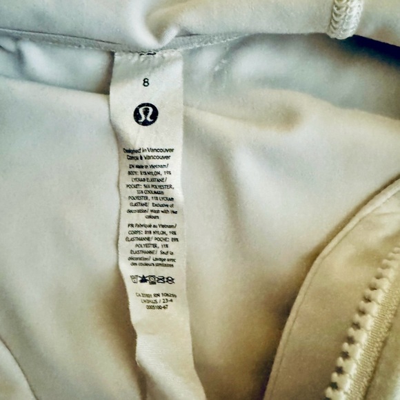 Lululemon Define Hooded Jacket Nulu - Like New - Picture 3 of 3
